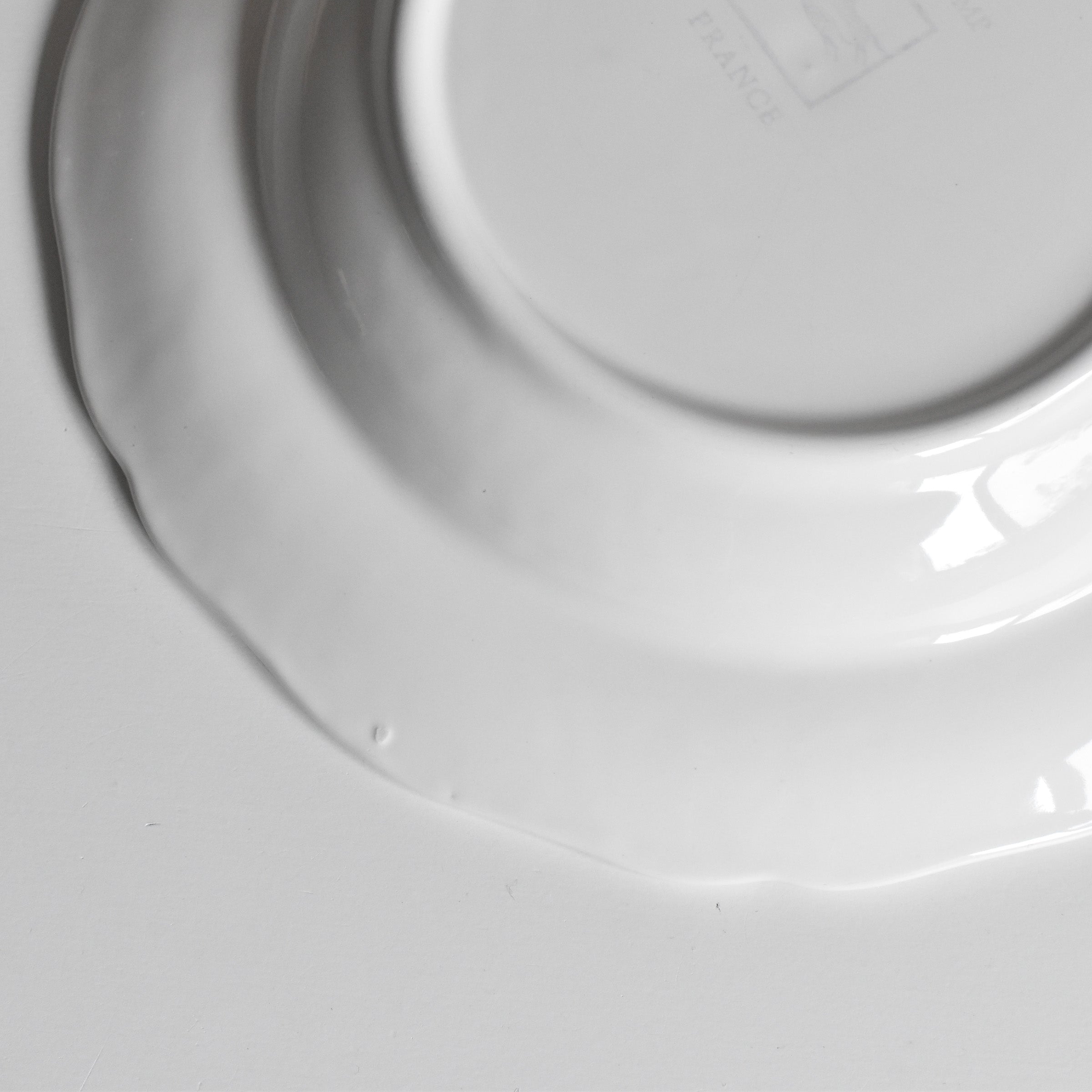 ヴィンテージ深皿 ロンシャン 花リム ホワイト A — Loane Interior