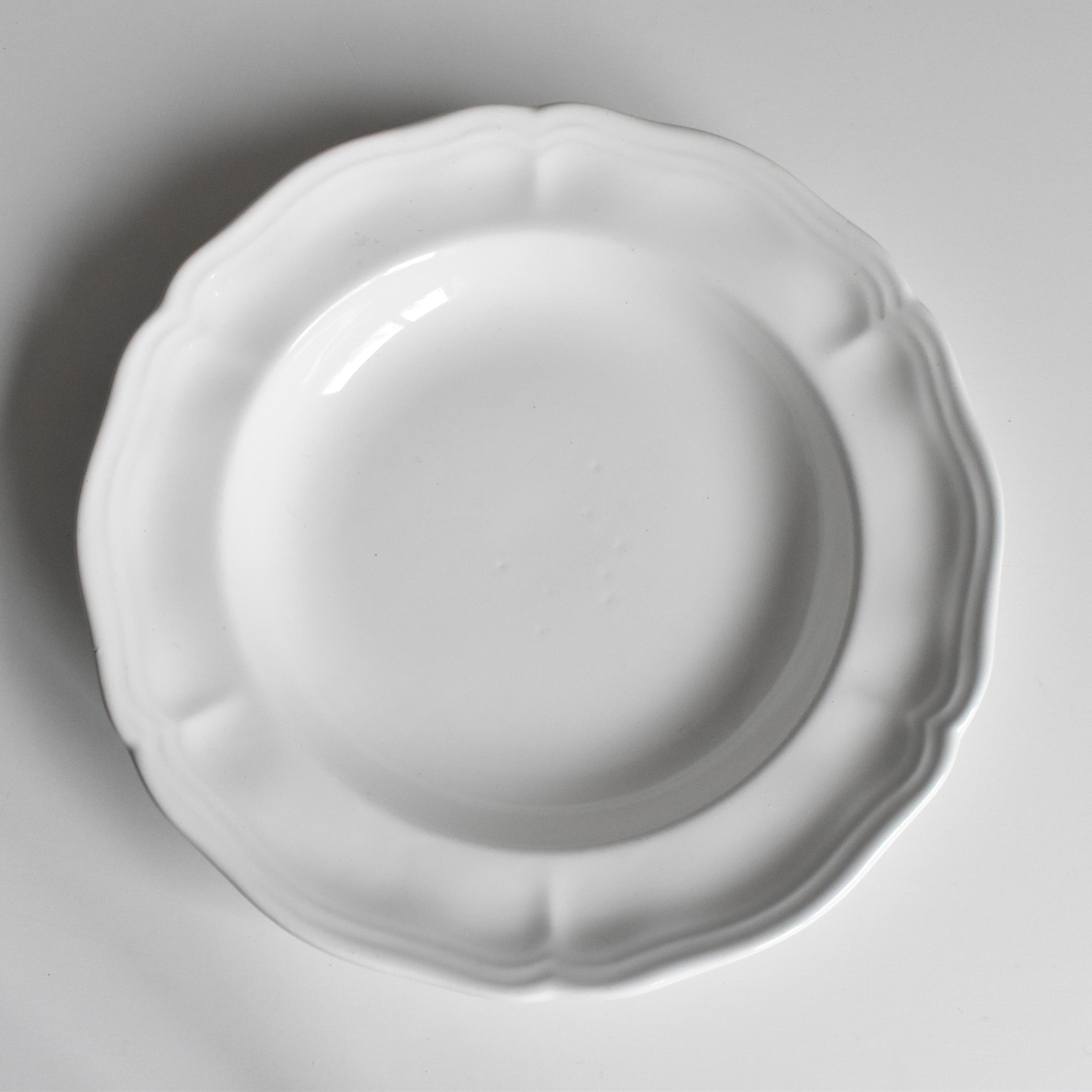 ヴィンテージ深皿 ロンシャン 花リム ホワイト B — Loane Interior