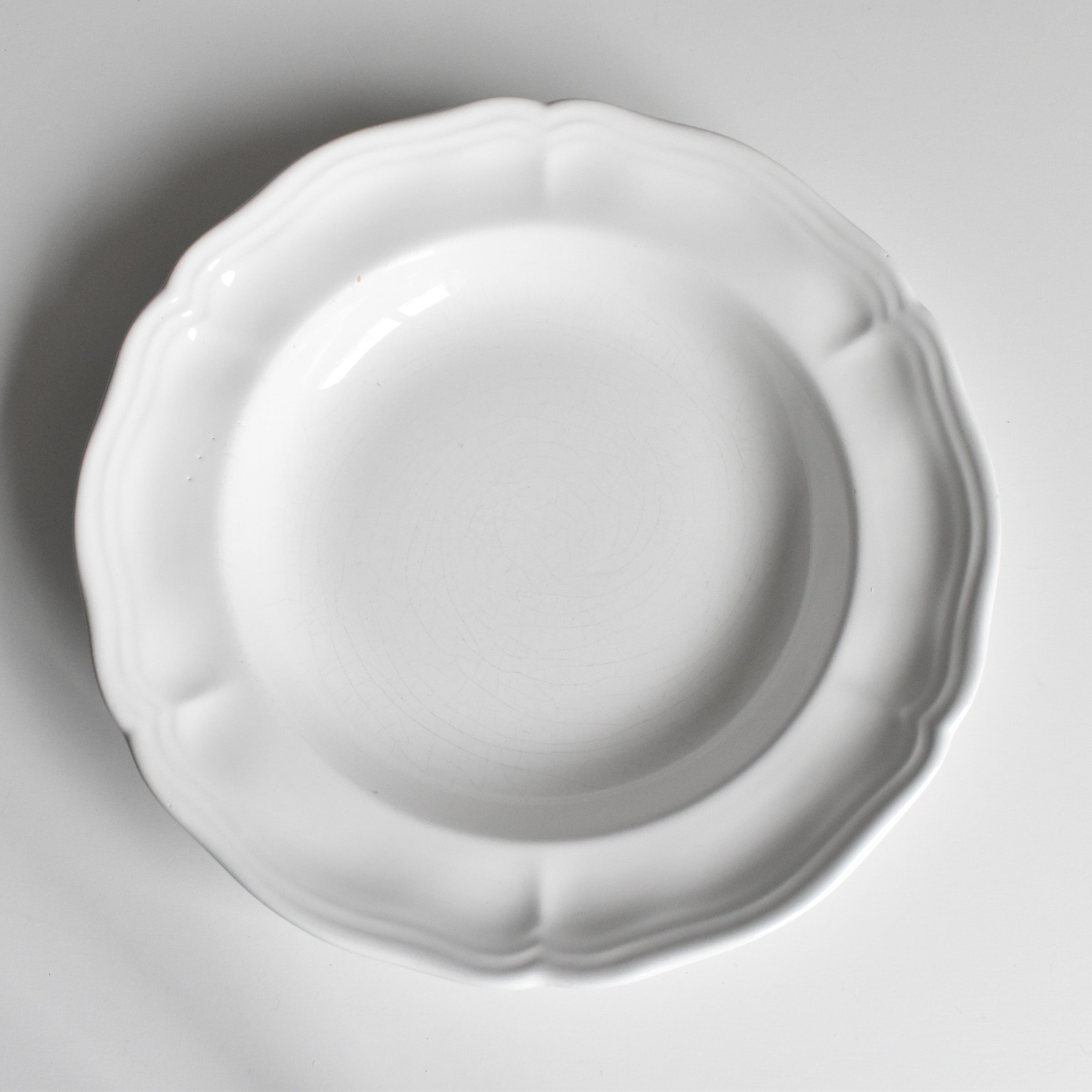 ヴィンテージ深皿 ロンシャン 花リム ホワイト C — Loane Interior