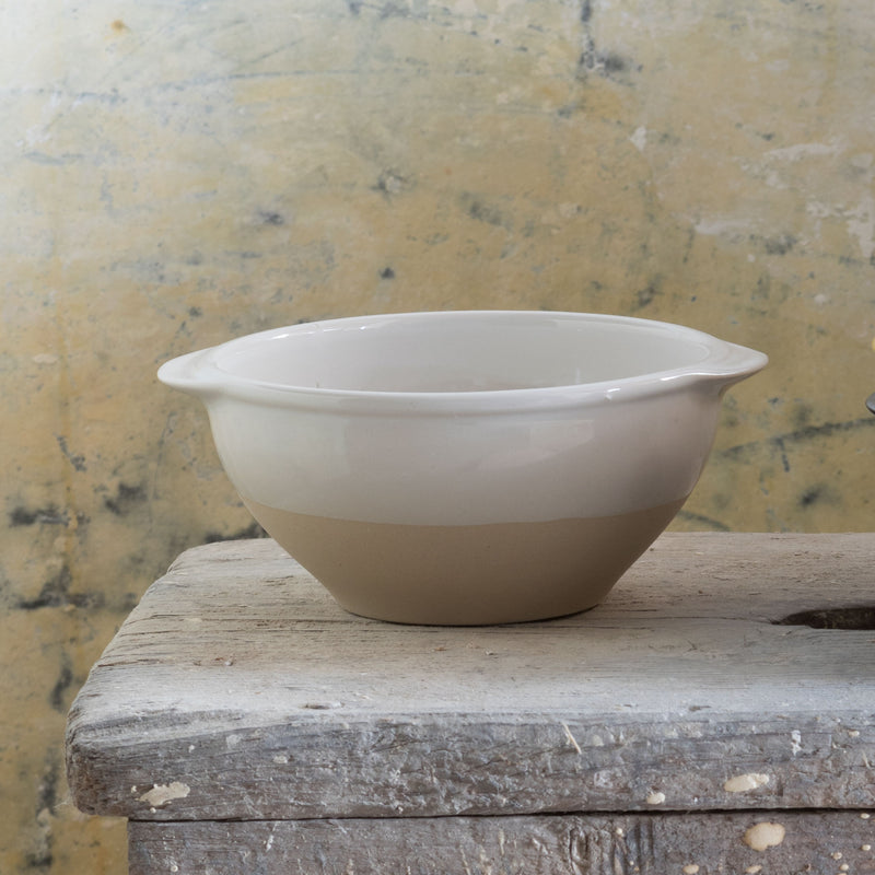 ディゴワン　カフェオレボウル　白　テーブルの上