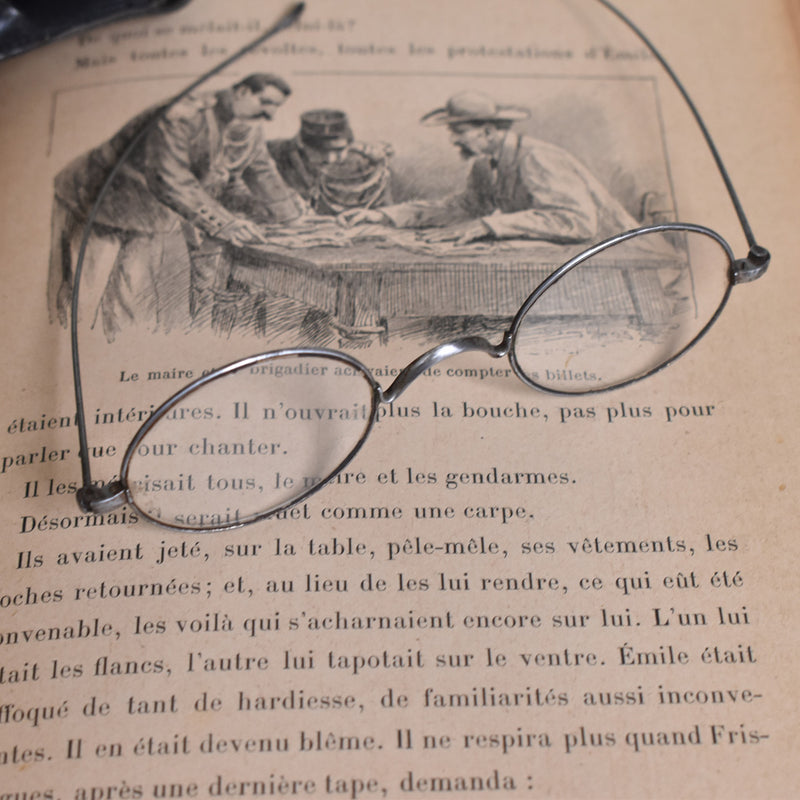 Vintage glasses with leather pouch