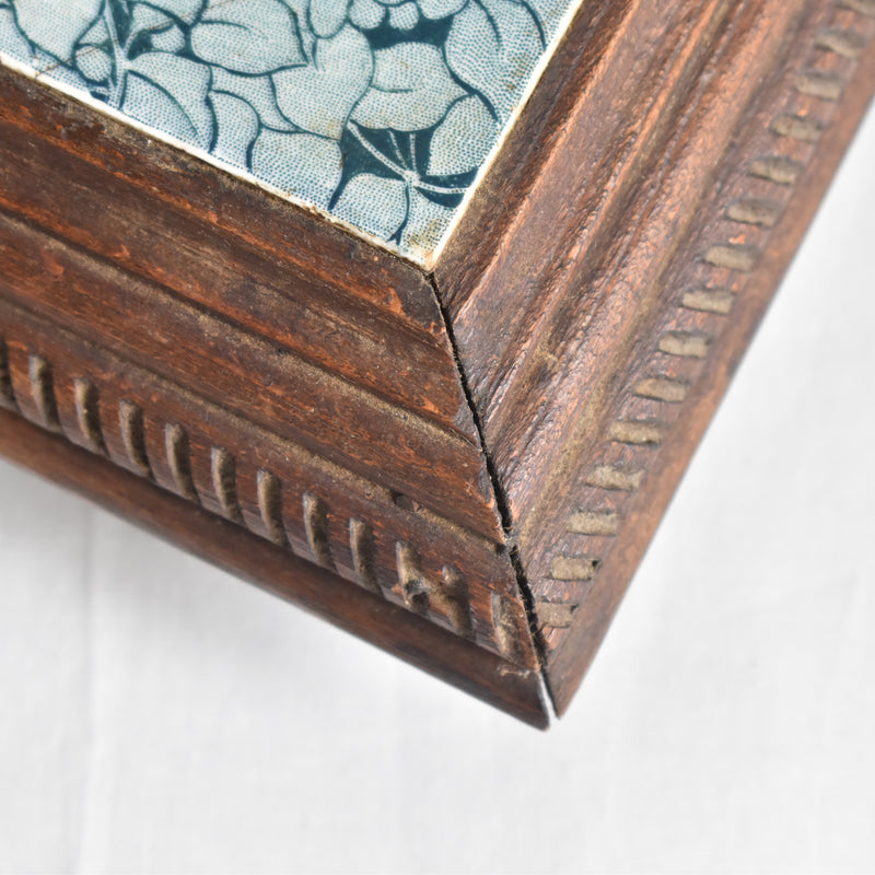 Antique tile trivet - Tulipes