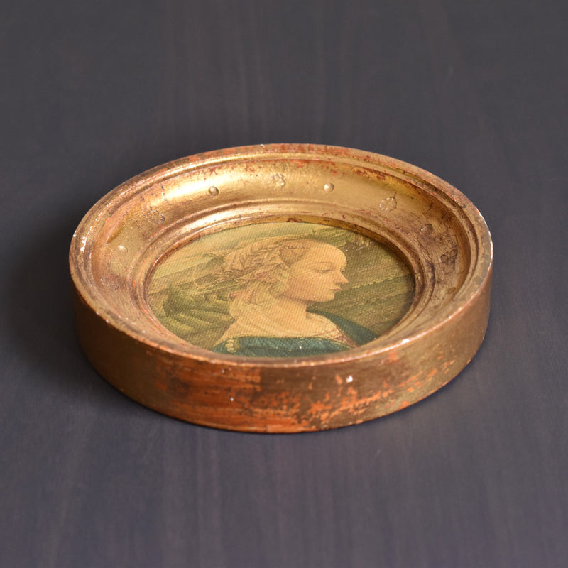 Frame, round, with picture