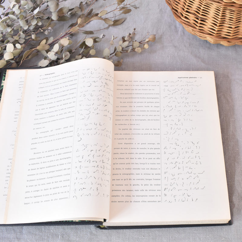 Vintage Encyclopedia: Encyclopédie autodidactique Quillet IV