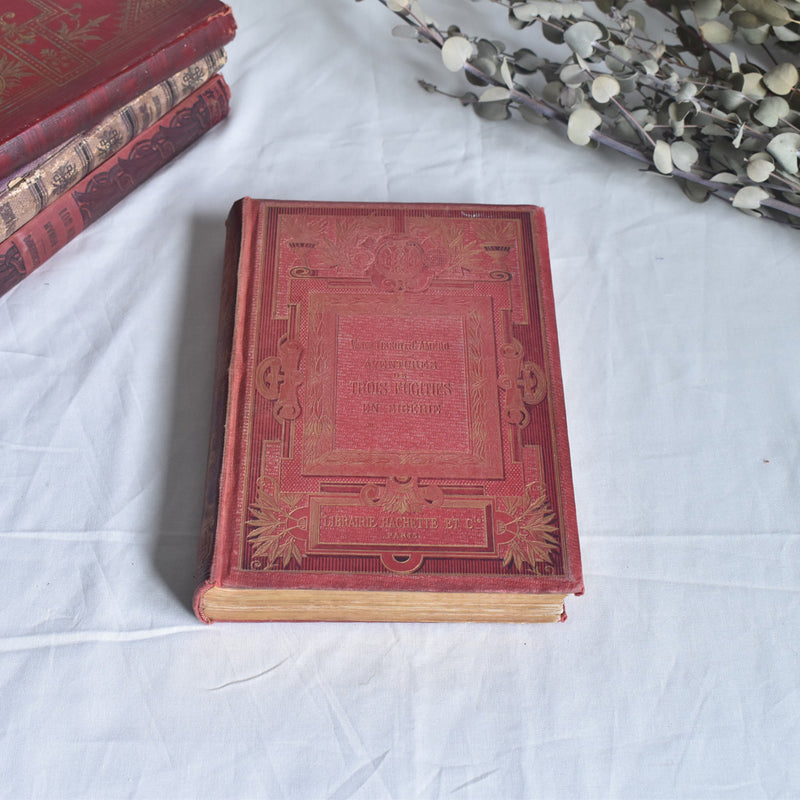 Antique book: Les aventures de trois Fugitifs