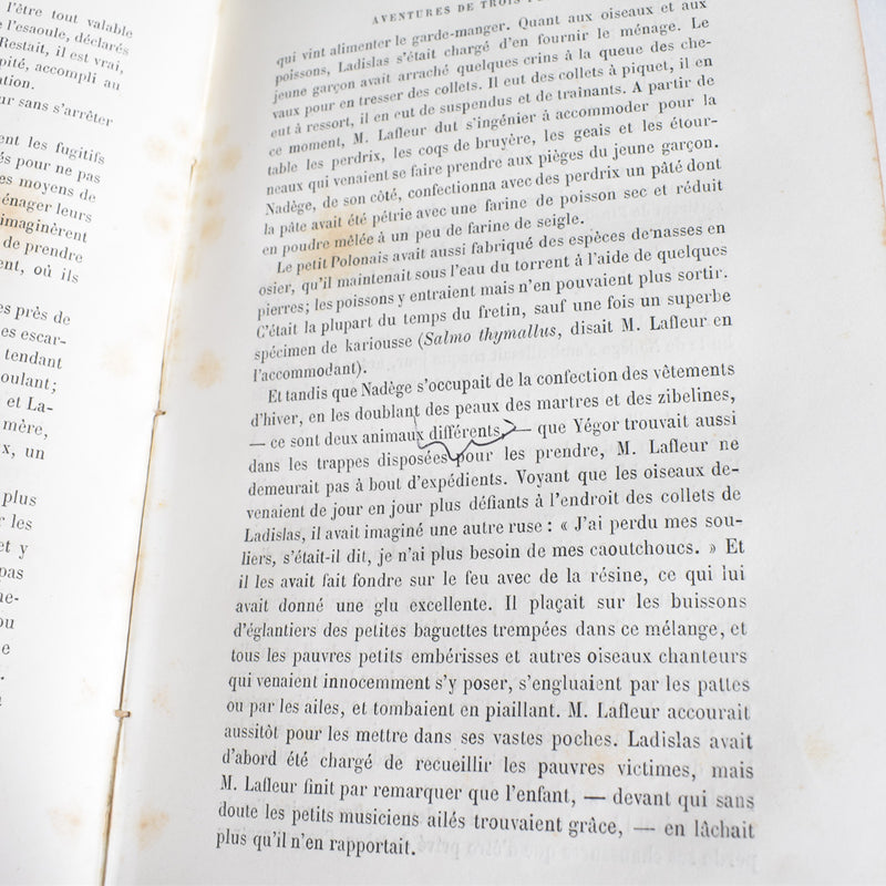 Antique book: Les aventures de trois Fugitifs