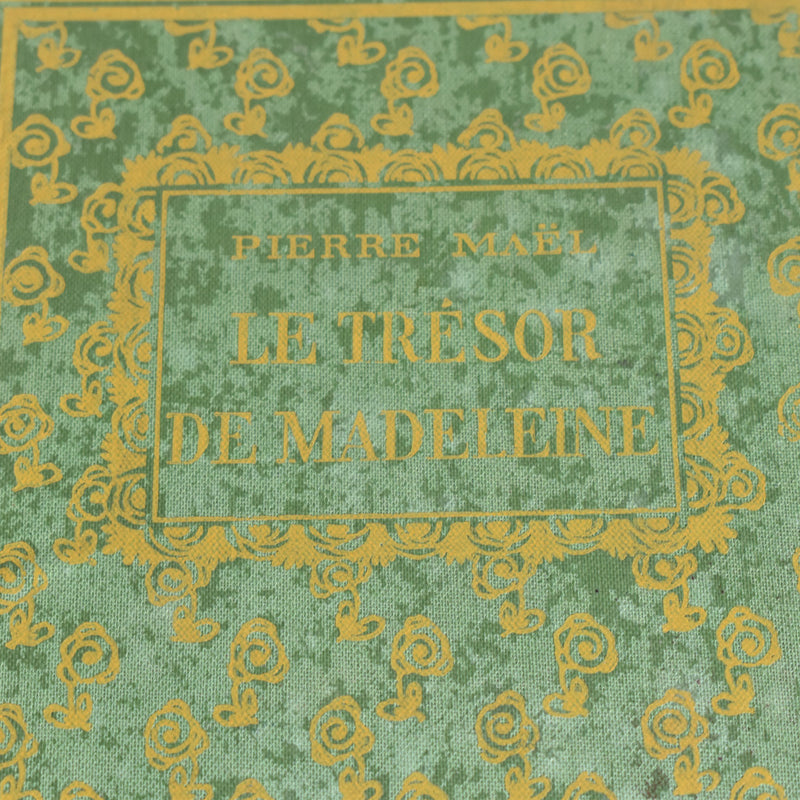 Antique book: Le Trésor de Madelaine (published 1923)