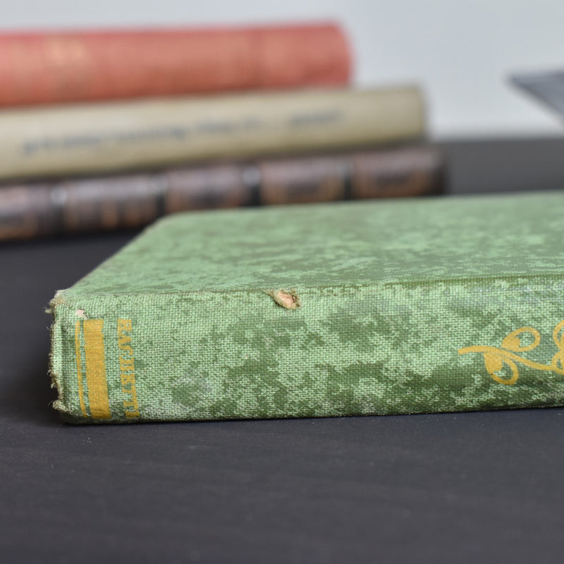 Antique book: Le Trésor de Madelaine (published 1923)