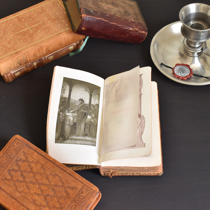 Vintage book: Missel de Christ Roi