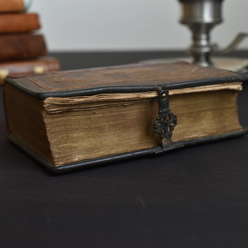 Antique book: Receuil de Prières