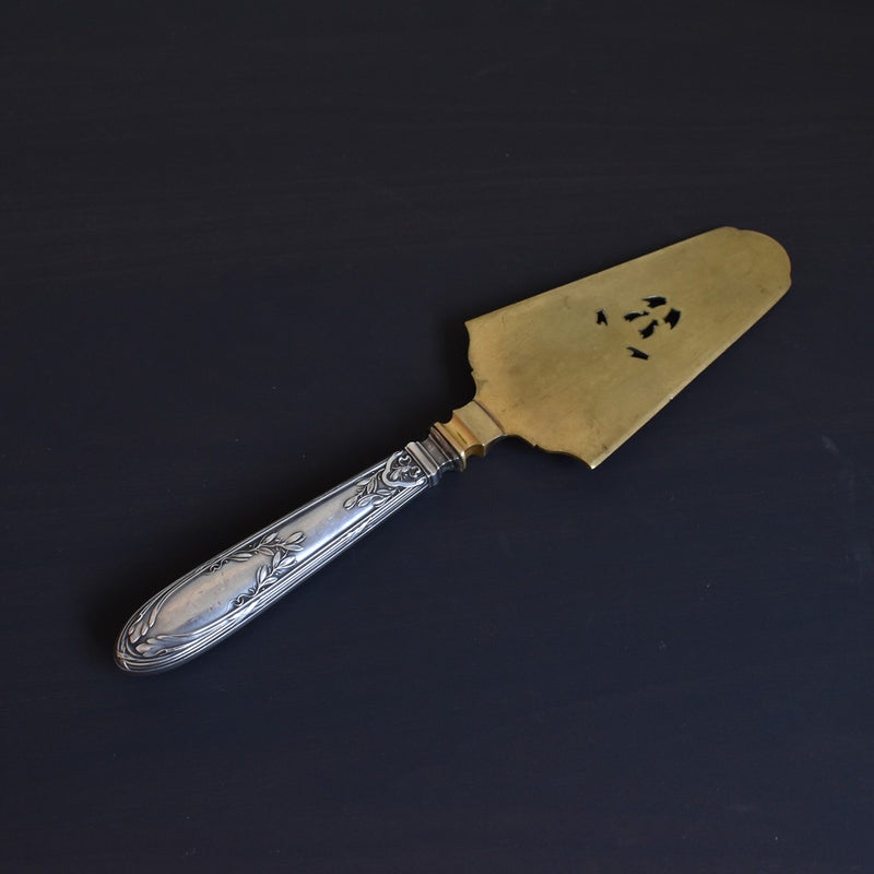 Cake server, gold-colored