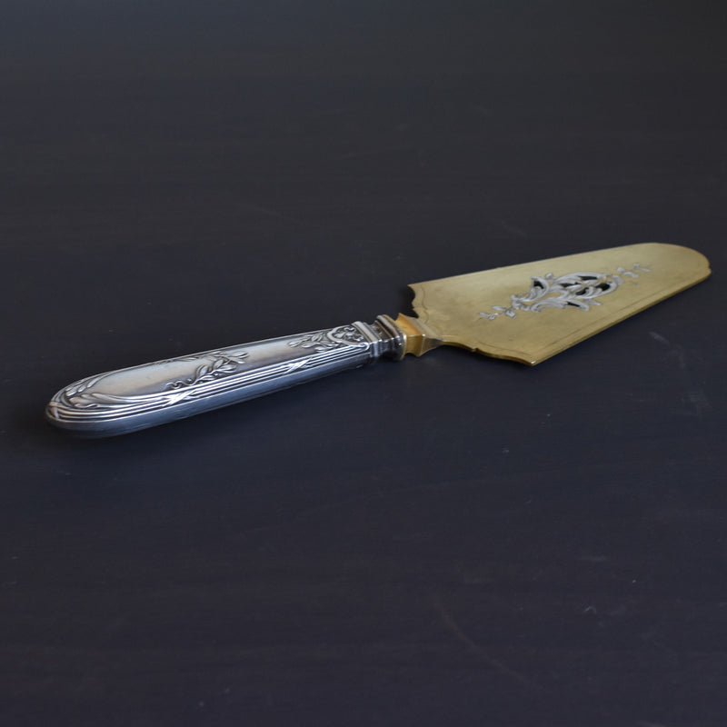 Cake server, gold-colored