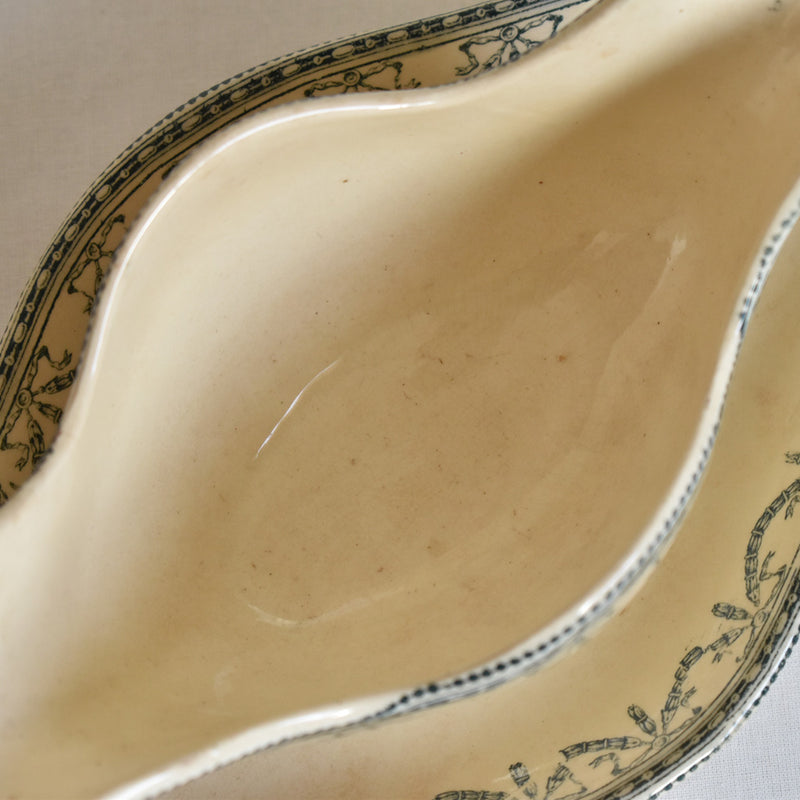 Antique sauce boat, Salins, Ruban