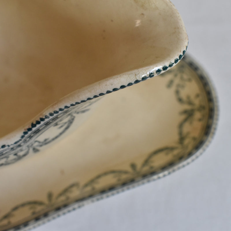 Antique sauce boat, Salins, Ruban