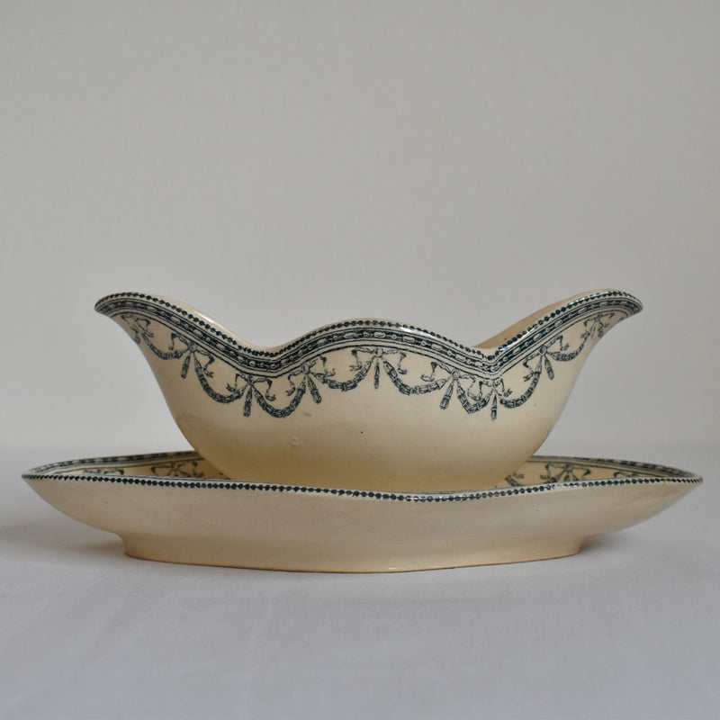 Antique sauce boat, Salins, Ruban