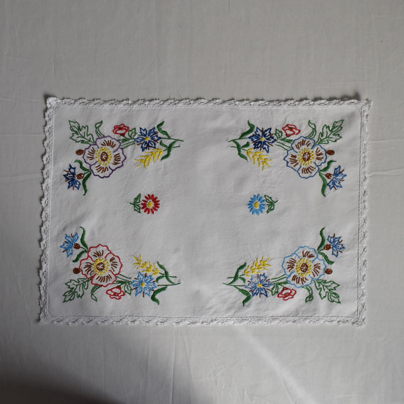 ヴィンテージテーブルセンター　花のブーケ