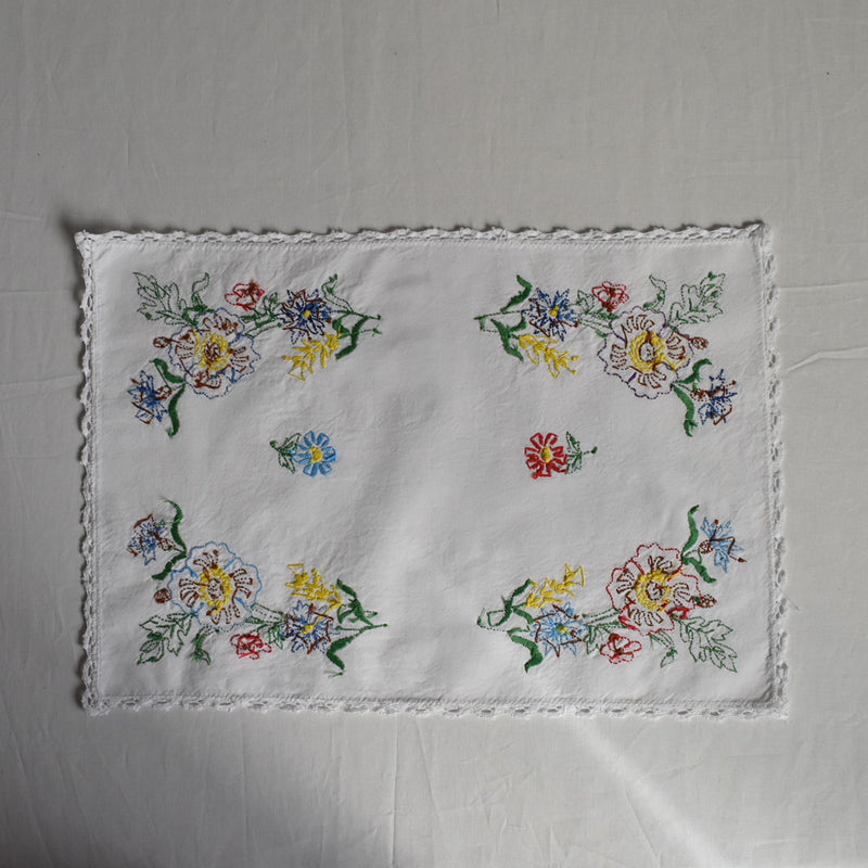 ヴィンテージテーブルセンター　花のブーケ