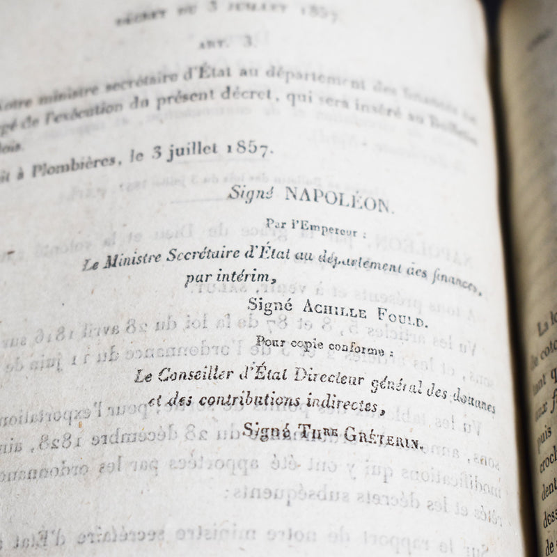 Antique book: Circulaires et Décrets