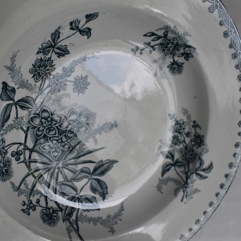 Antique deep dish - Saint-Amand Dinorose Margot
