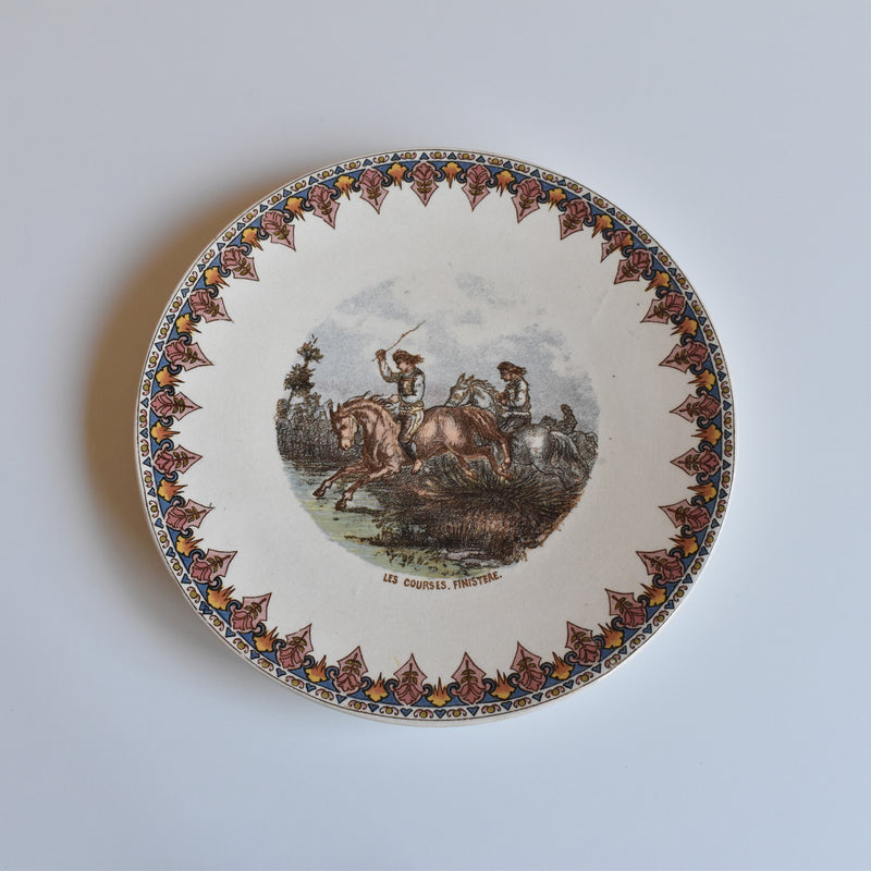 Antique decorative plate U&C Sarreguemines Les courses Finistere