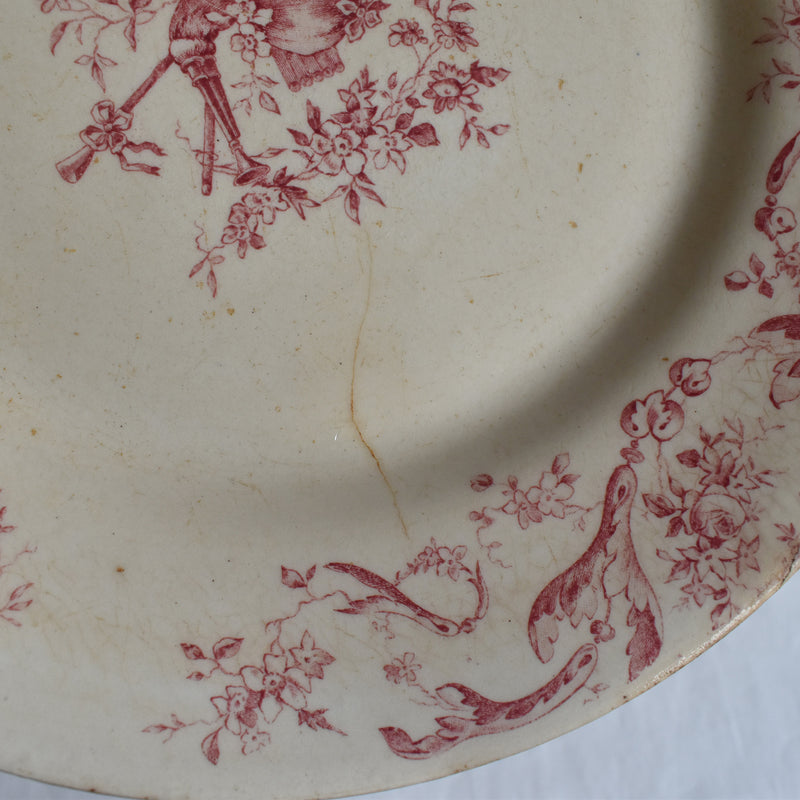 Antique Plate, Gien, Attributs