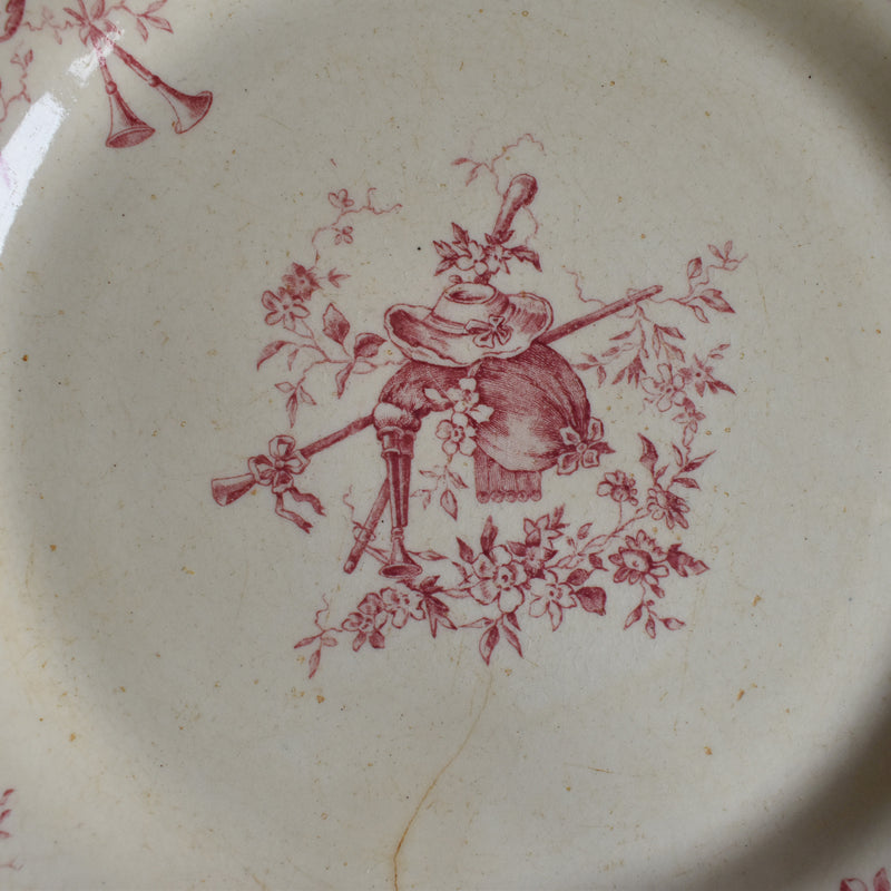 Antique Plate, Gien, Attributs