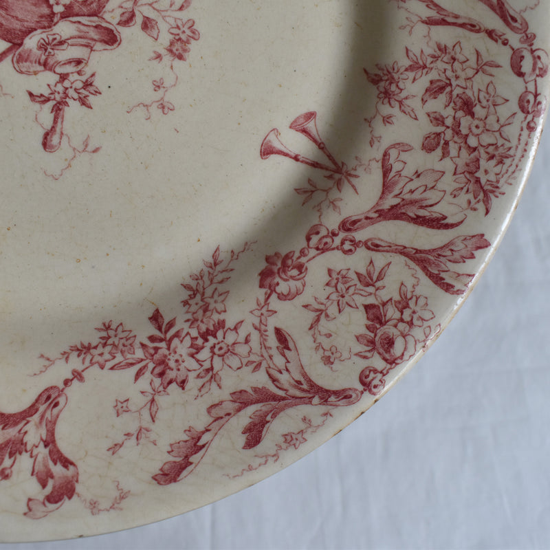 Antique Plate, Gien, Attributs