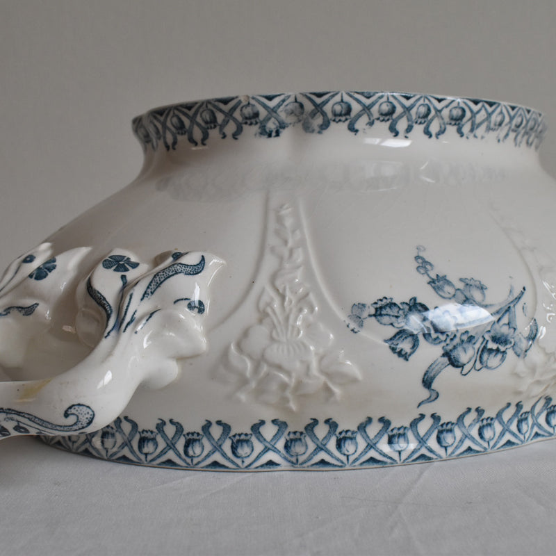 Antiques de Plaisir Large Longueuil Muguet (lily of the valley)