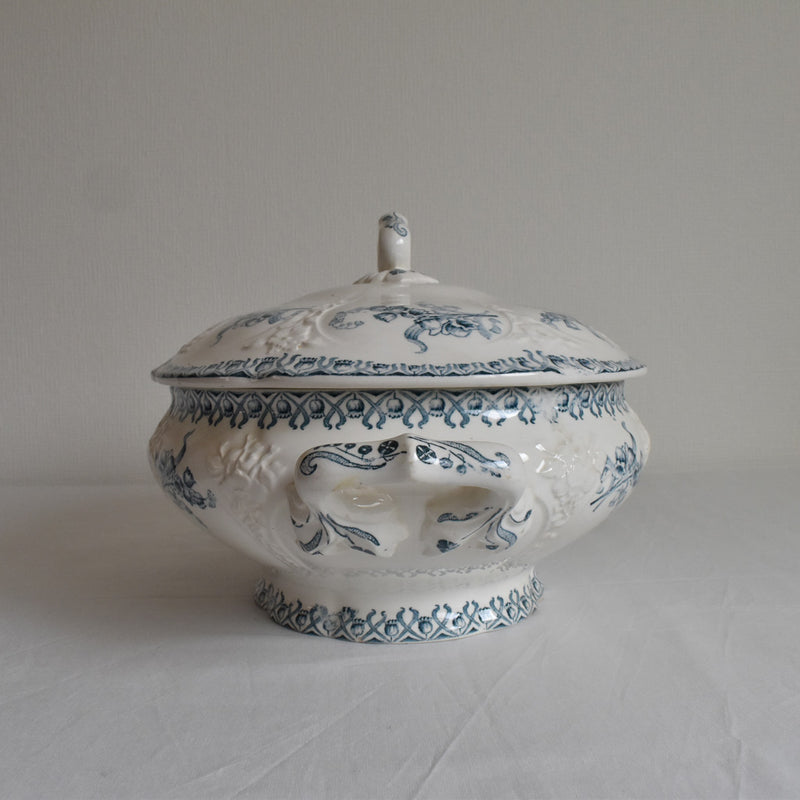 Antiques de Plaisir Large Longueuil Muguet (lily of the valley)