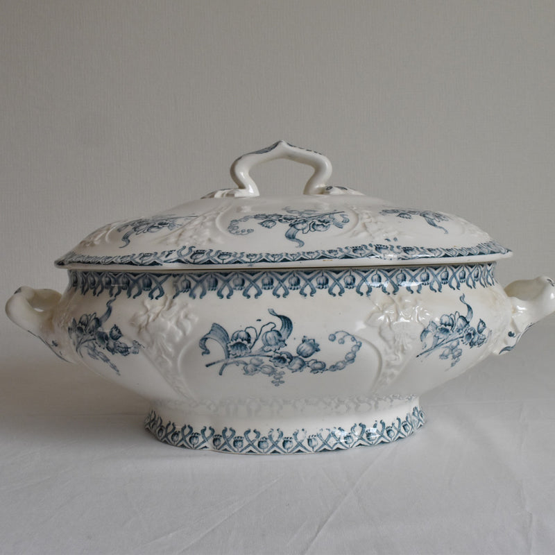 Antiques de Plaisir Large Longueuil Muguet (lily of the valley)