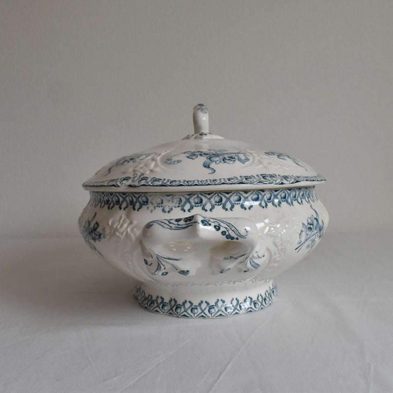 Antiques de Plaisir Large Longueuil Muguet (lily of the valley)