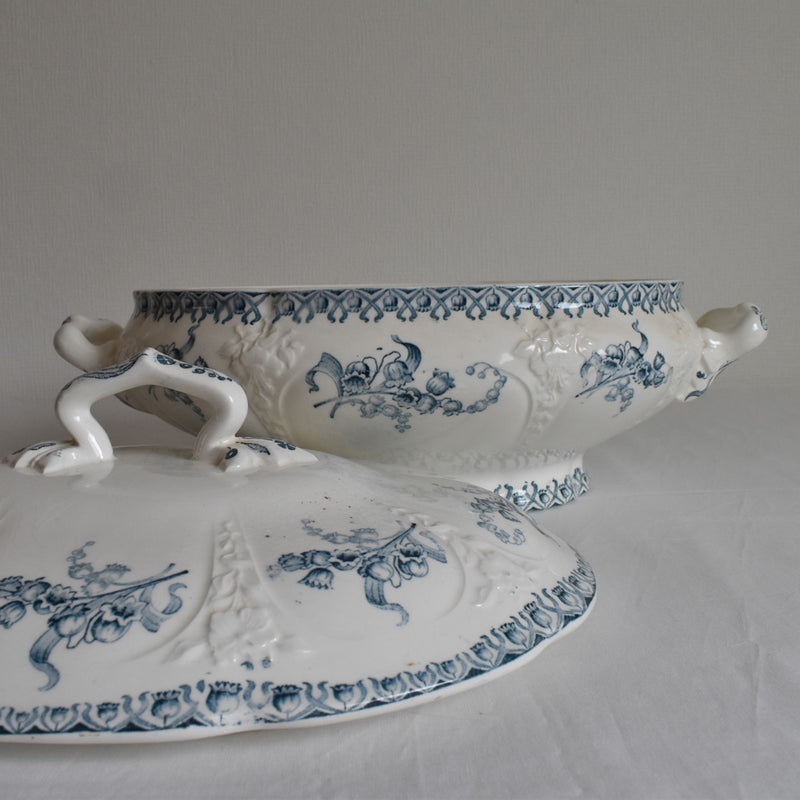 Antiques de Plaisir Large Longueuil Muguet (lily of the valley)