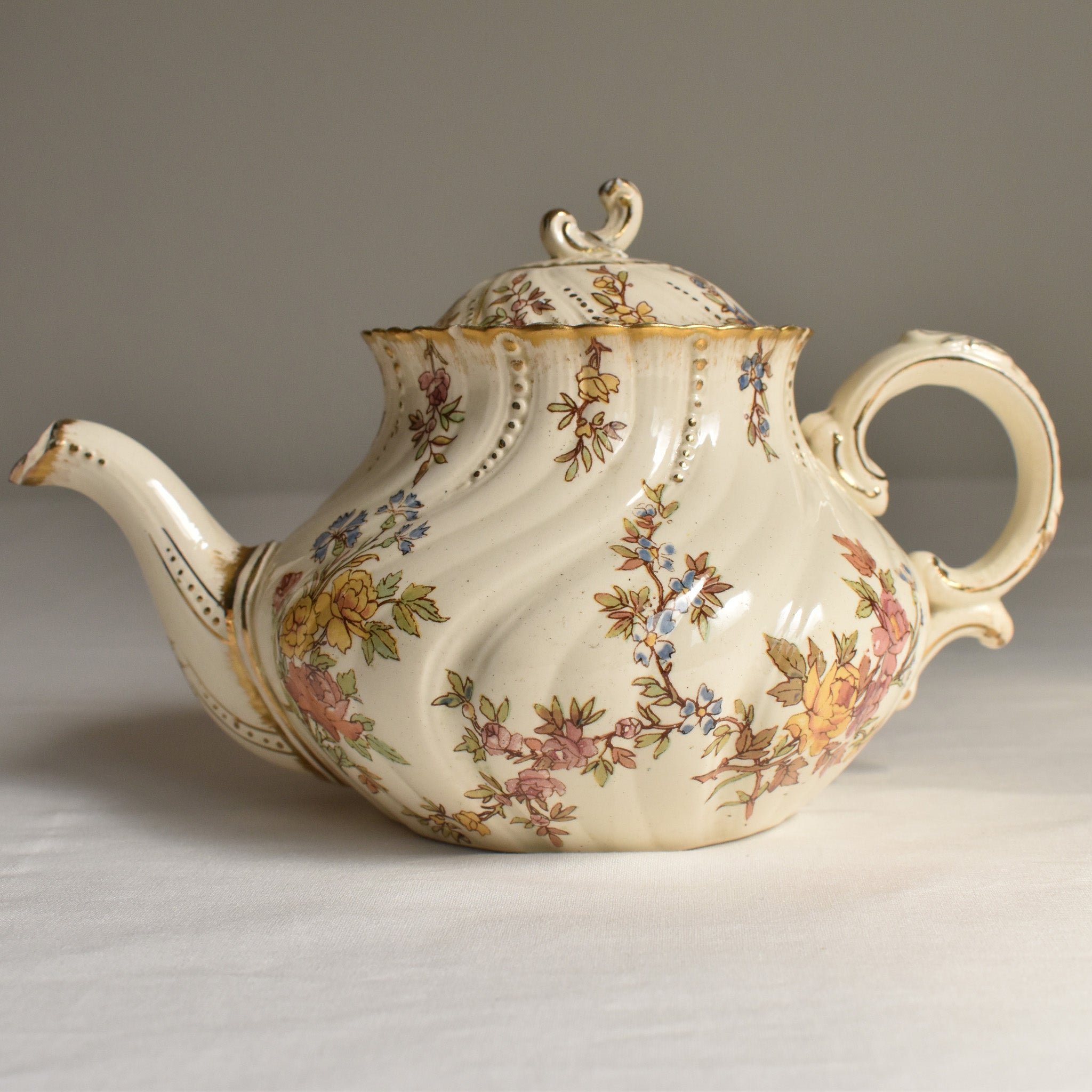 アンティークティーポット U&C サルグミンヌ Louis XV — Loane Interior