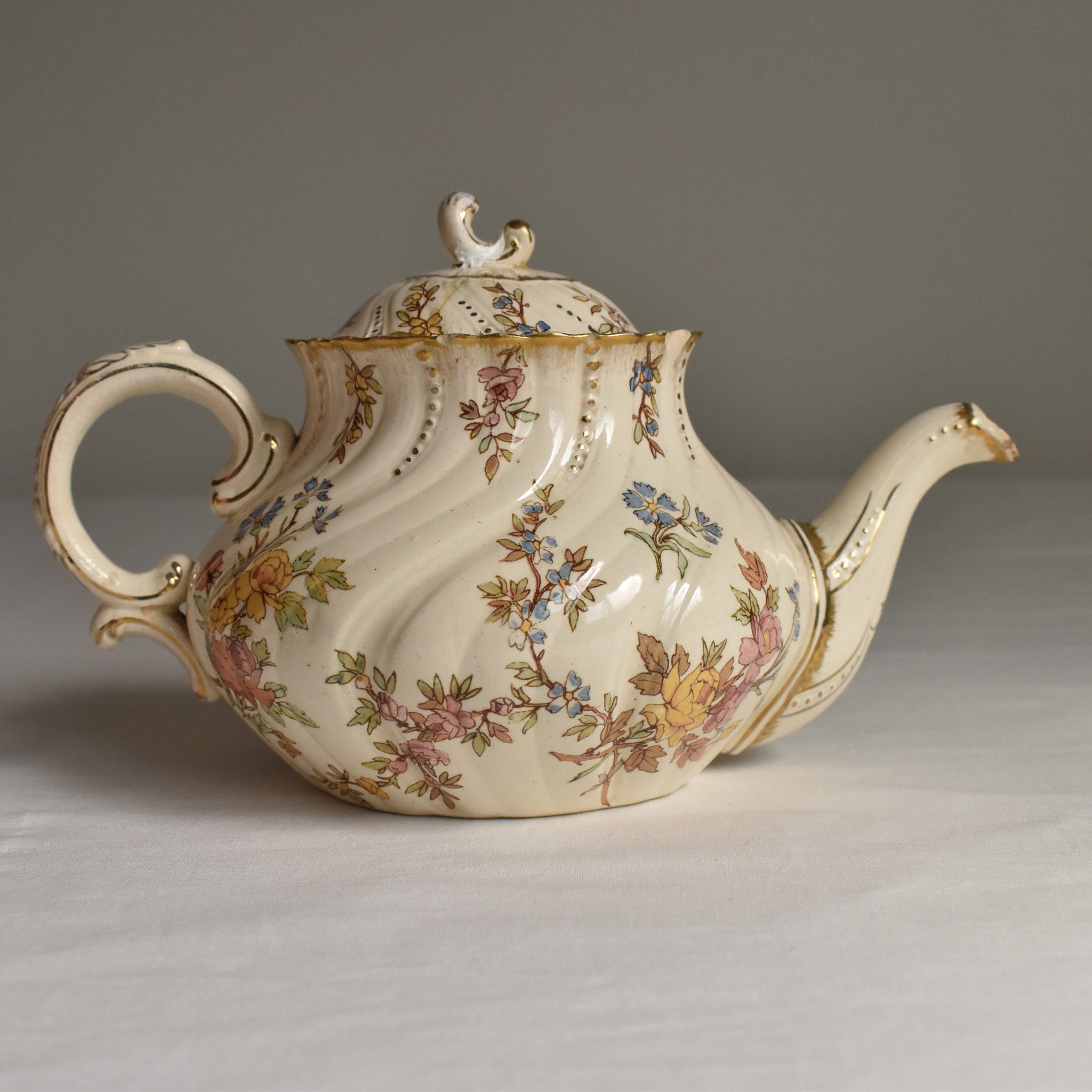 アンティークティーポット U&C サルグミンヌ Louis XV — Loane Interior