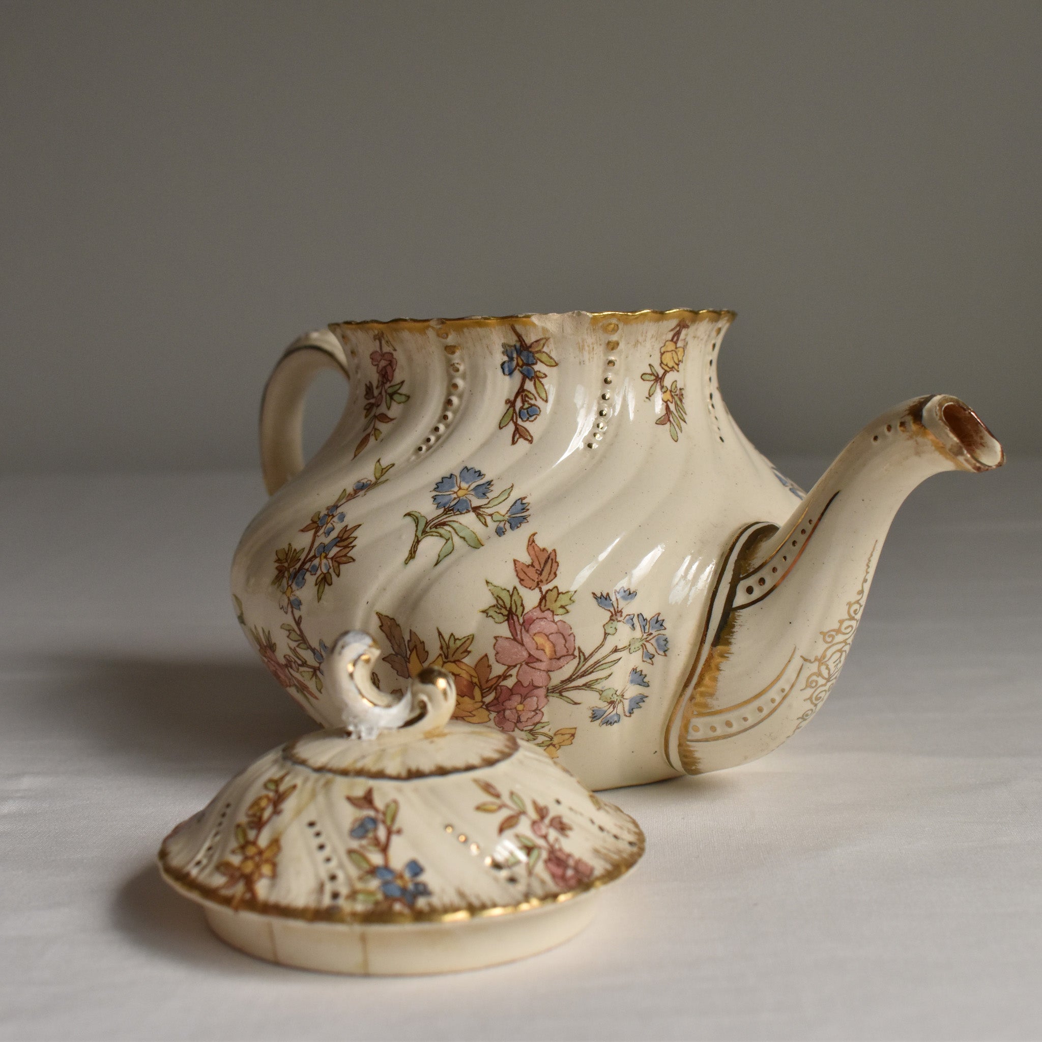 アンティークティーポット U&C サルグミンヌ Louis XV — Loane Interior