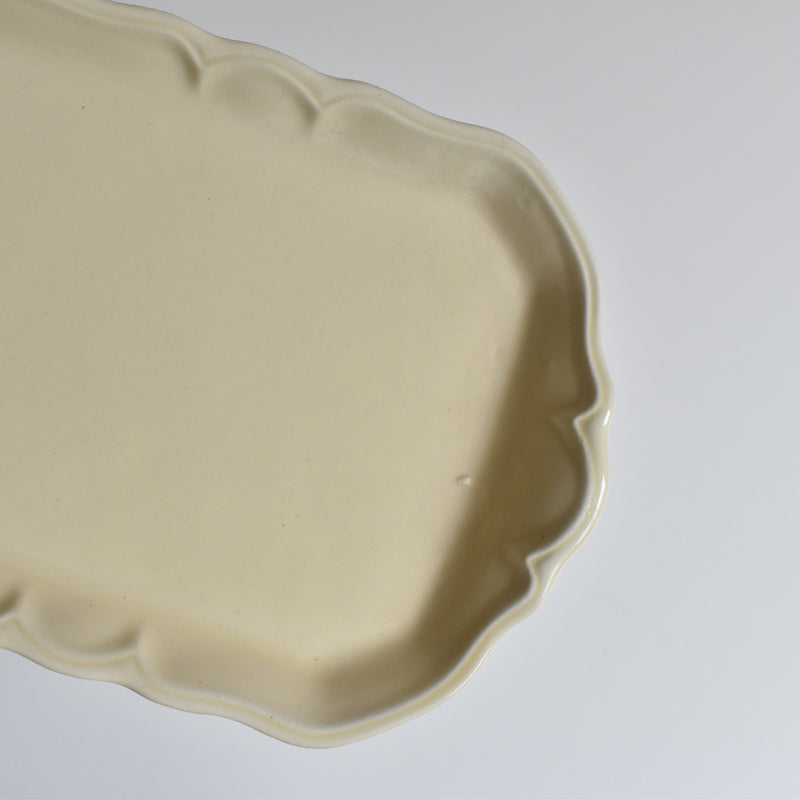 Vintage petal-rim cake plate, kiln unknown