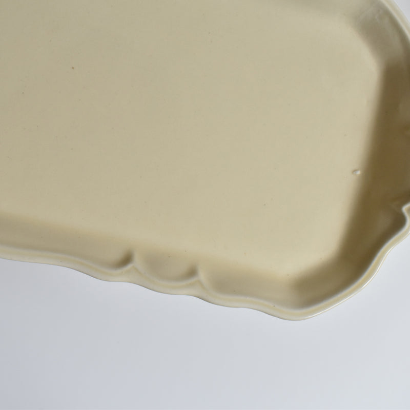 Vintage petal-rim cake plate, kiln unknown