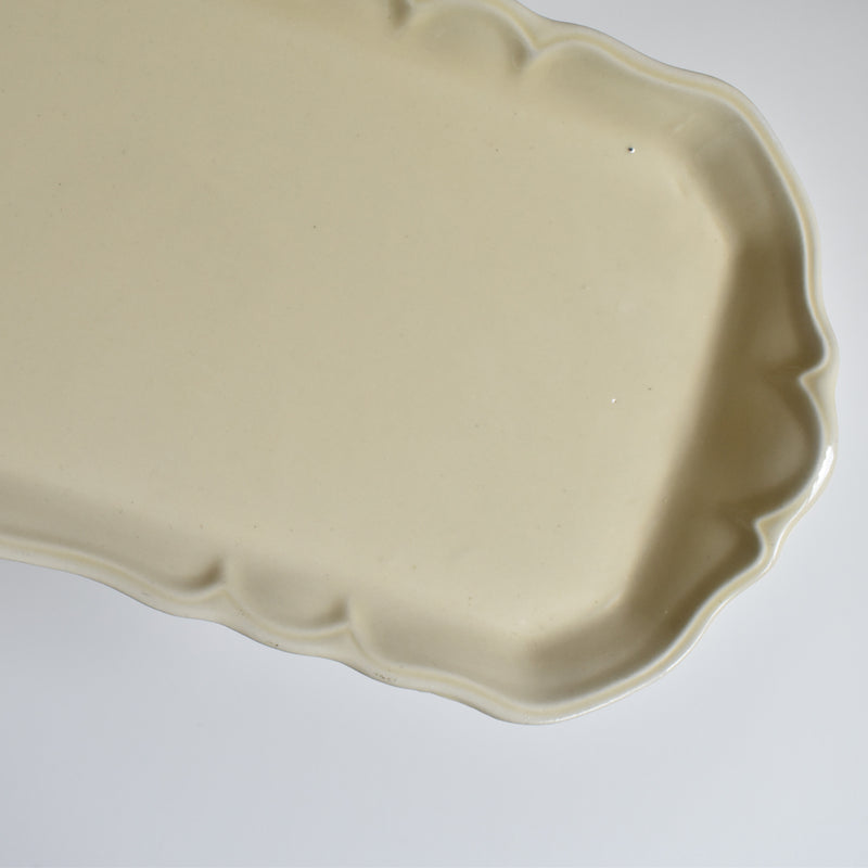 Vintage petal-rim cake plate, kiln unknown