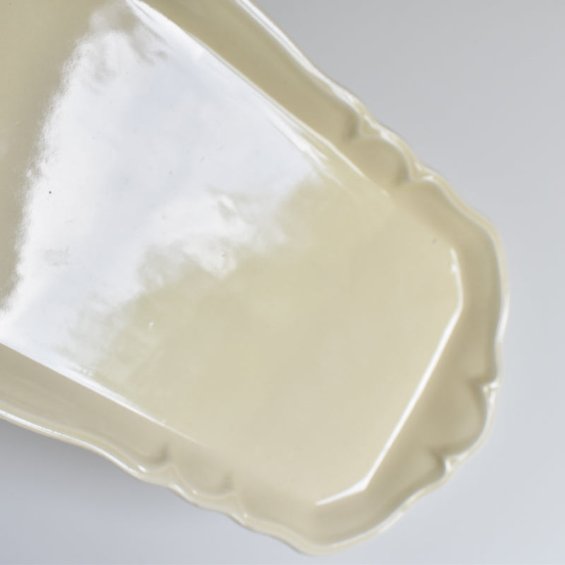 Vintage petal-rim cake plate, kiln unknown