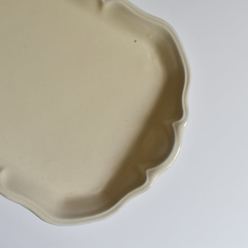 Vintage petal-rim cake plate, kiln unknown