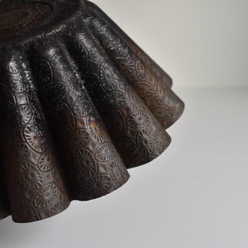 Antique cake mold E