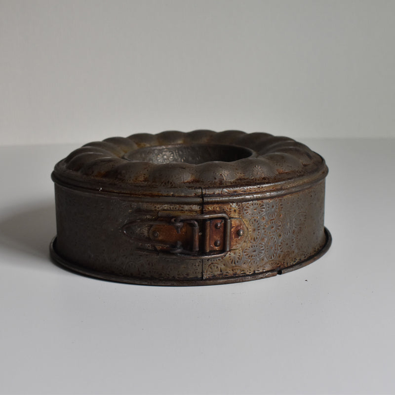 Antique Cake Mold G