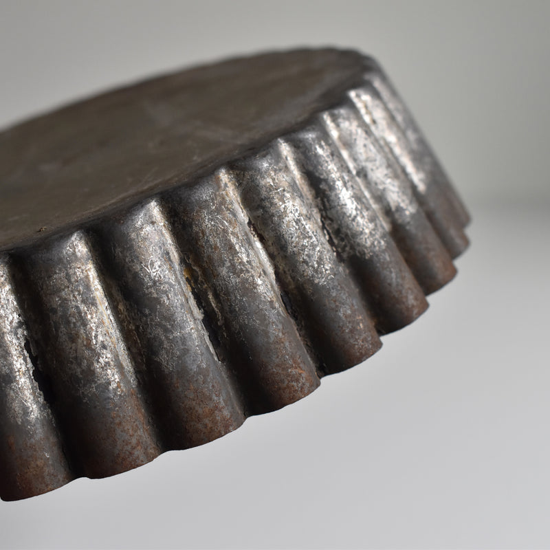 Antique cake mold H