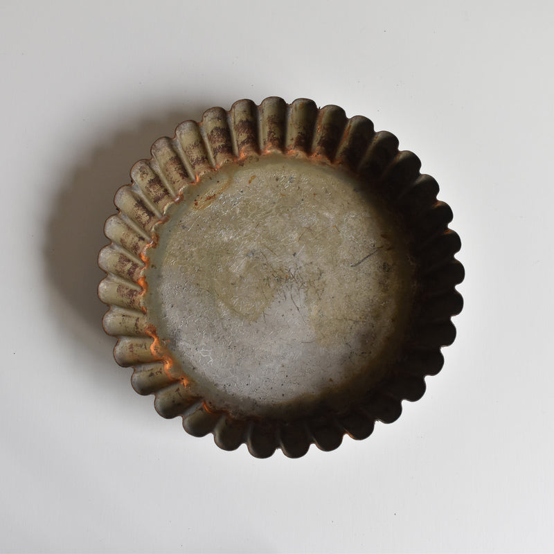 Antique cake mold H