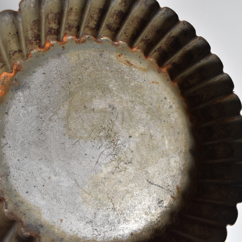 Antique cake mold H