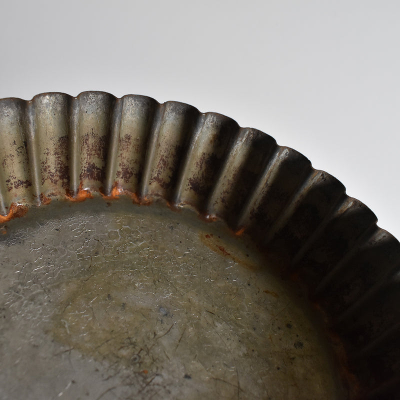 Antique cake mold H