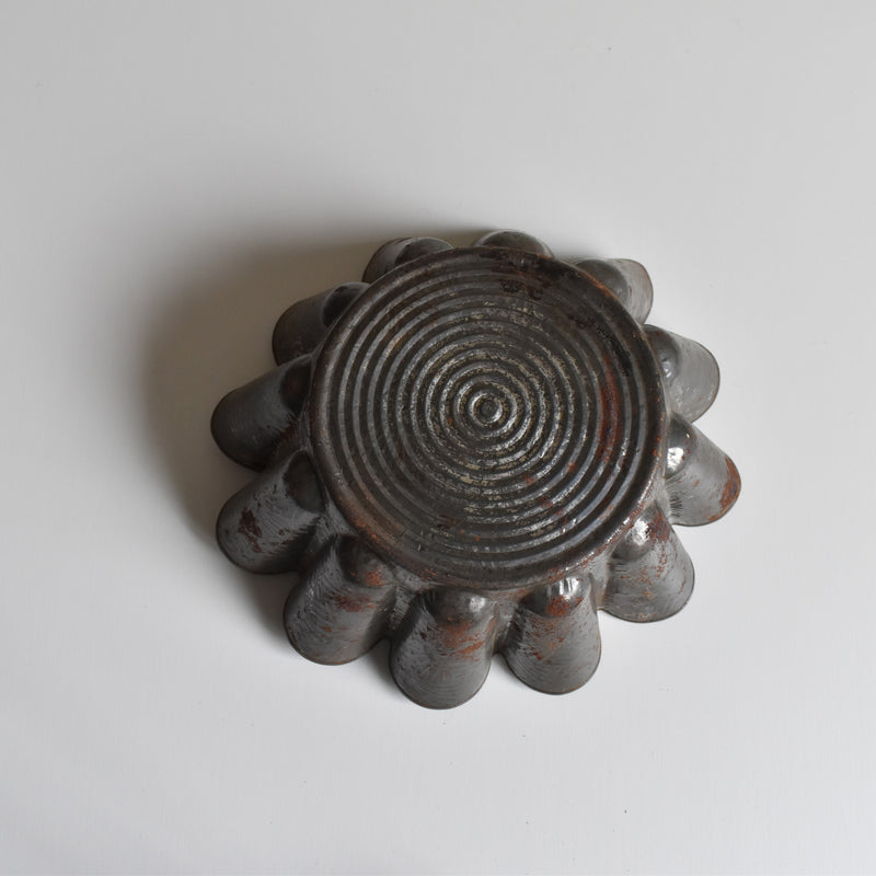 Antique cake mold C