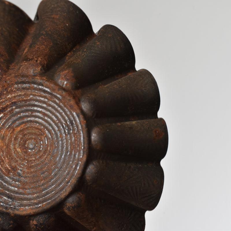 Antique cake mold C