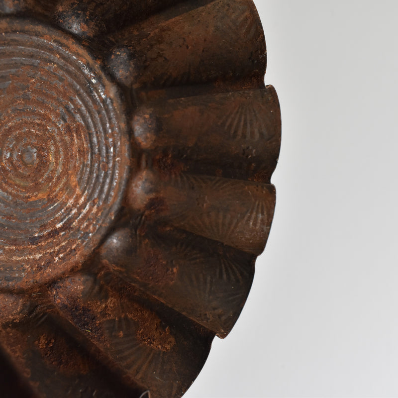 Antique cake mold C