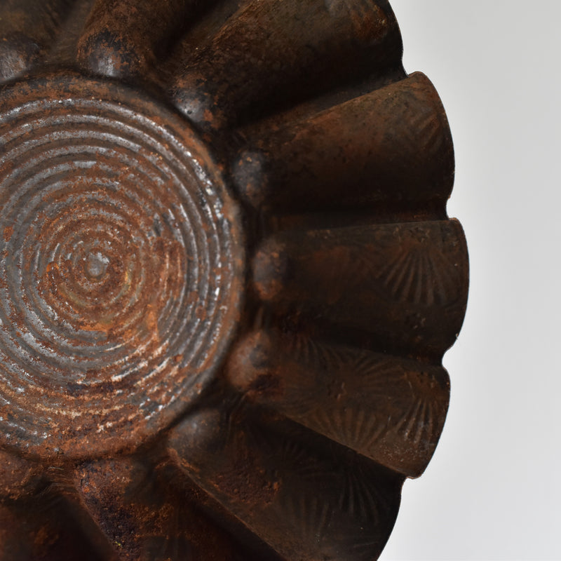 Antique cake mold C